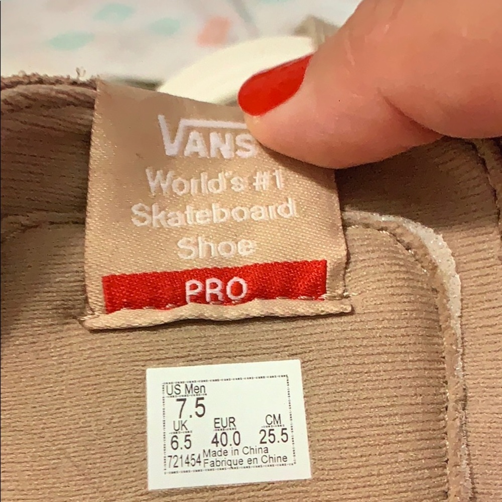 Vans Shoes 🏠 - Picture 2 of 2